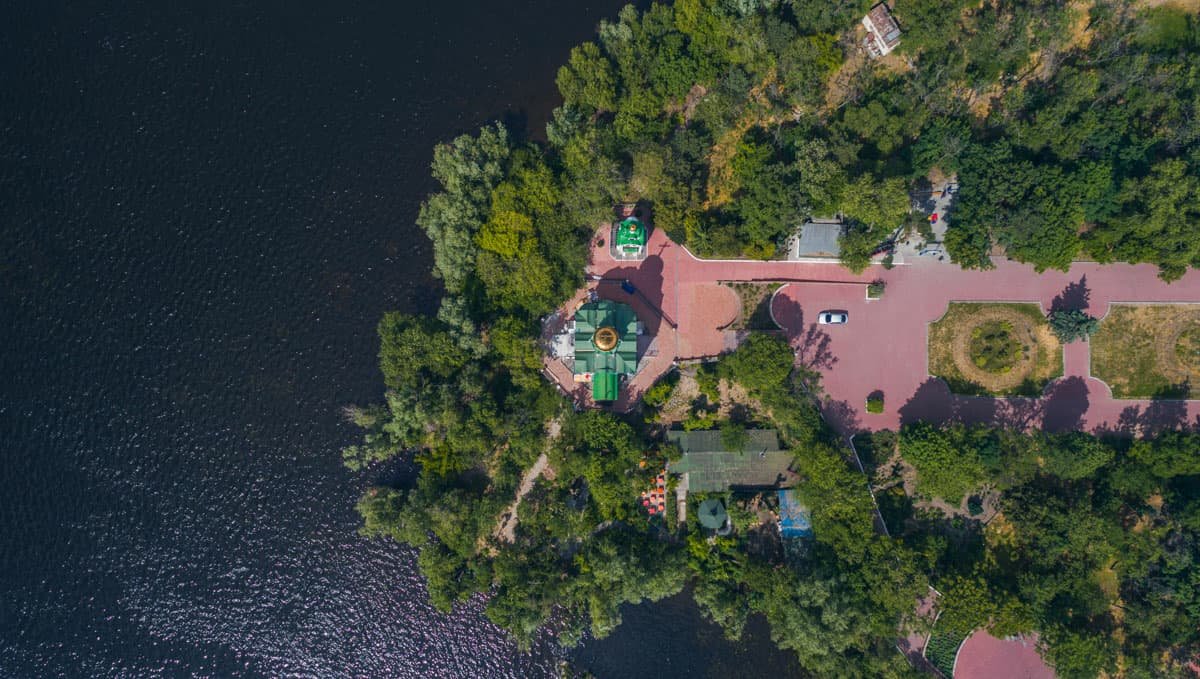 Храм на своем полуострове Храм на своем полуострове