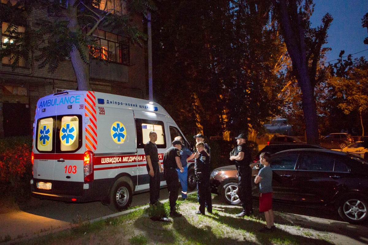 У девушки сломаны руки У девушки сломаны руки