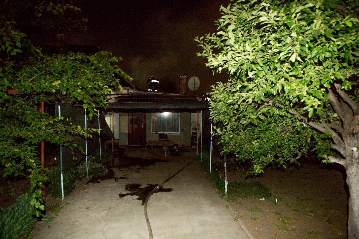 Пожар начался в летней кухне