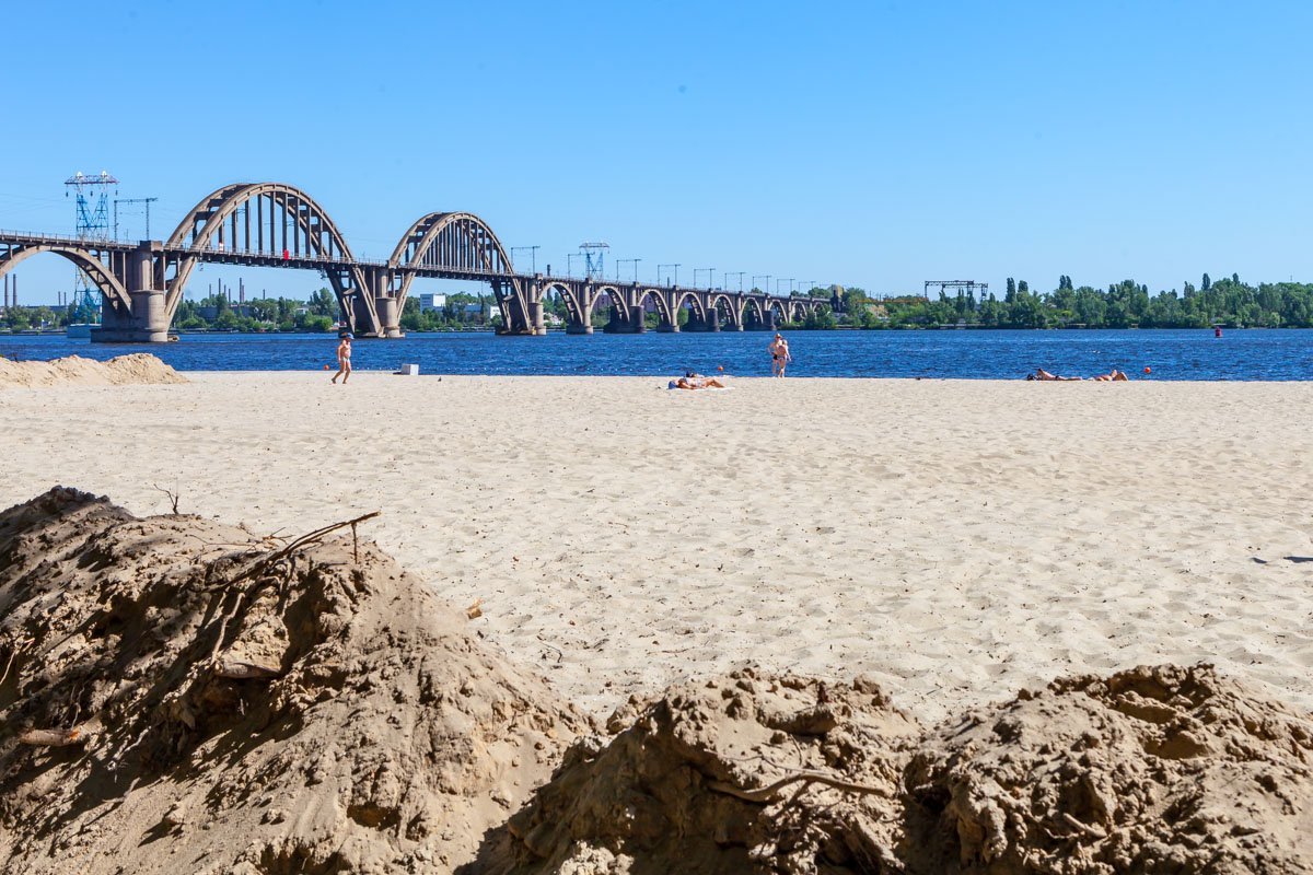 Городские пляжи Днепра готовят к летнему сезону