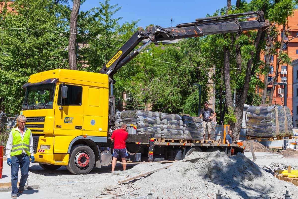 Рабочие трудятся в поте лица в буквальном смысле