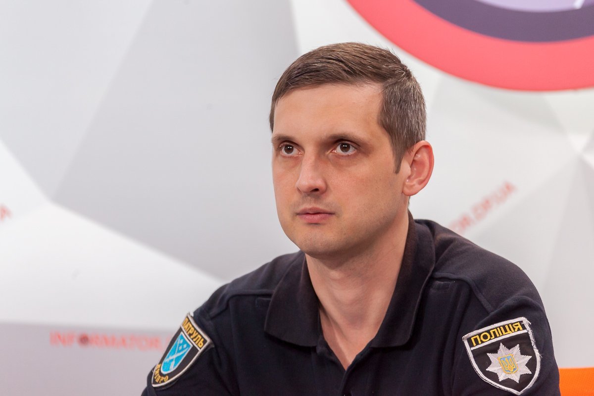 Павел Карманов — начальник отдела по связям с общественностью патрульной полиции Днепропетровской области Павел Карманов — начальник отдела по связям с общественностью патрульной полиции Днепропетровской области