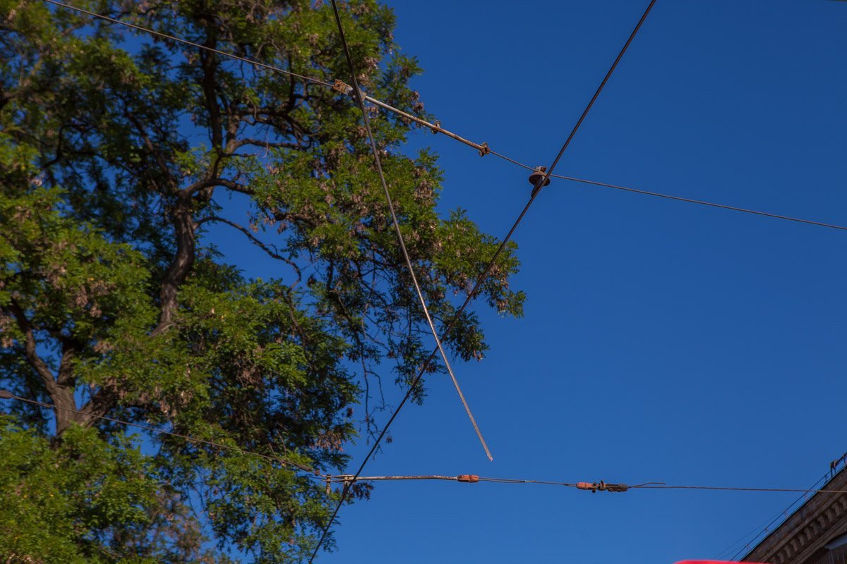 Из-за жары провисла контактная сеть