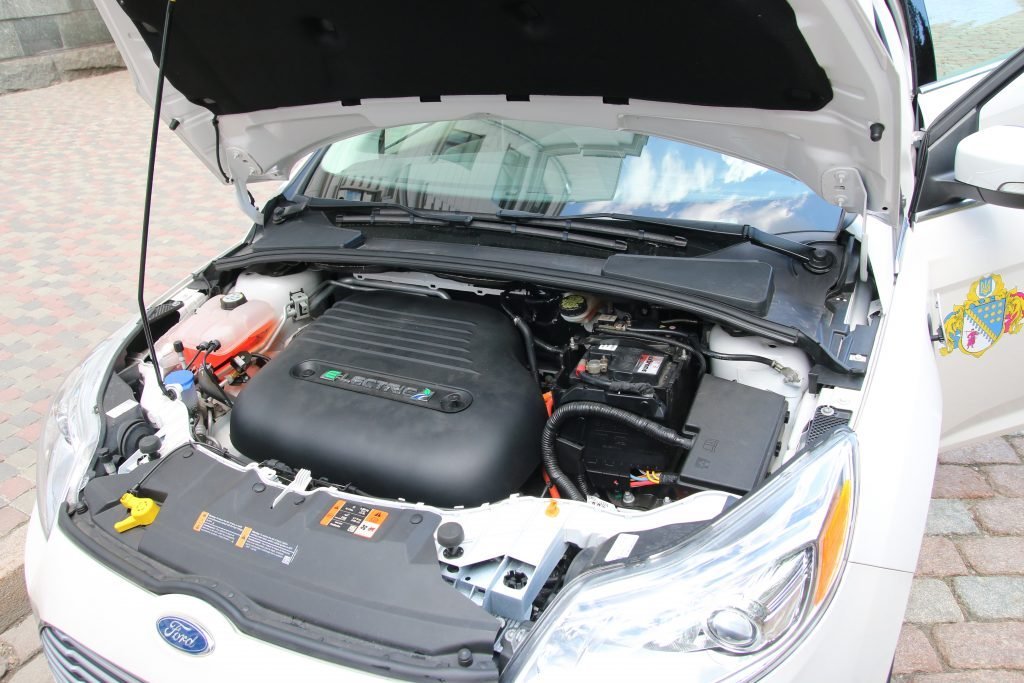 Год на электромобилях: Днепропетровский облсовет отчитался о результатах 1