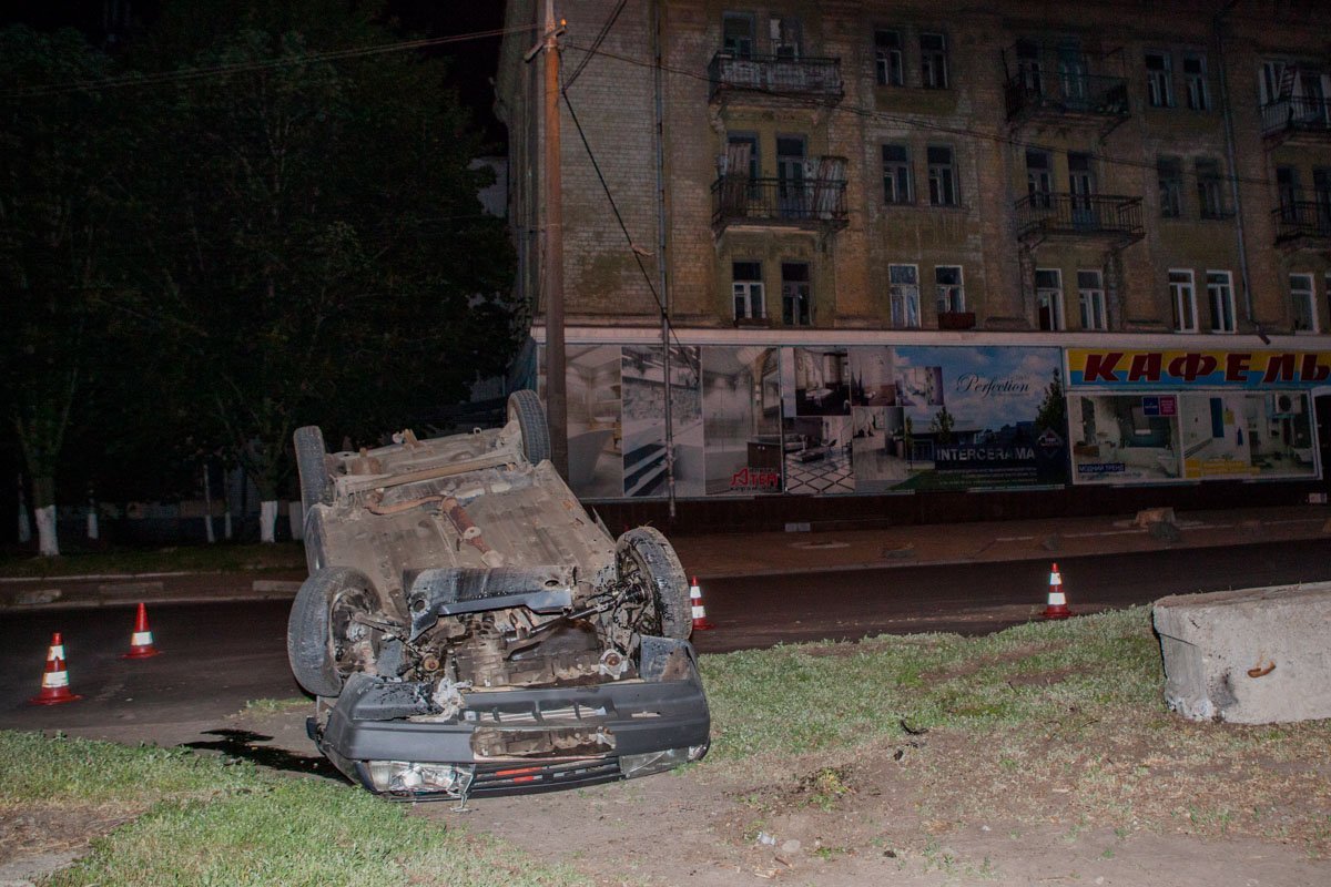 Правоохранители оградили место происшествия Правоохранители оградили место происшествия