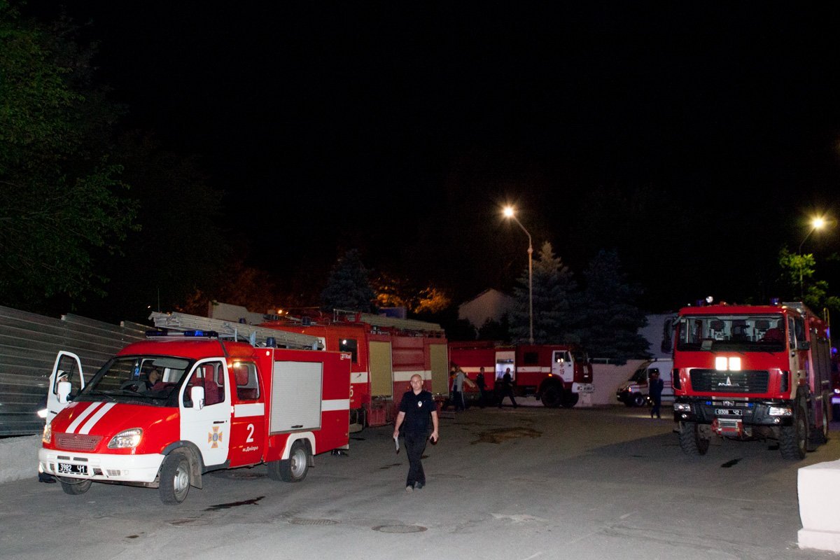 На борьбу с огнем направили 56 спасателей