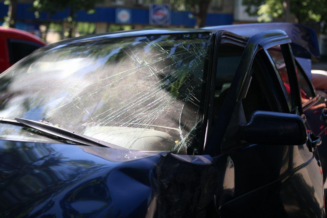 В аварии пострадали пассажир и водитель автомобиля В аварии пострадали пассажир и водитель автомобиля