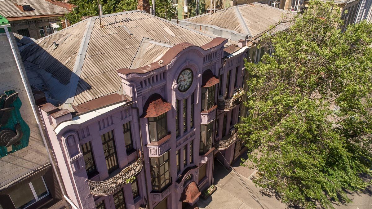 Трехэтажное здание на Староказацкой – шедевр модерна Трехэтажное здание на Староказацкой – шедевр модерна