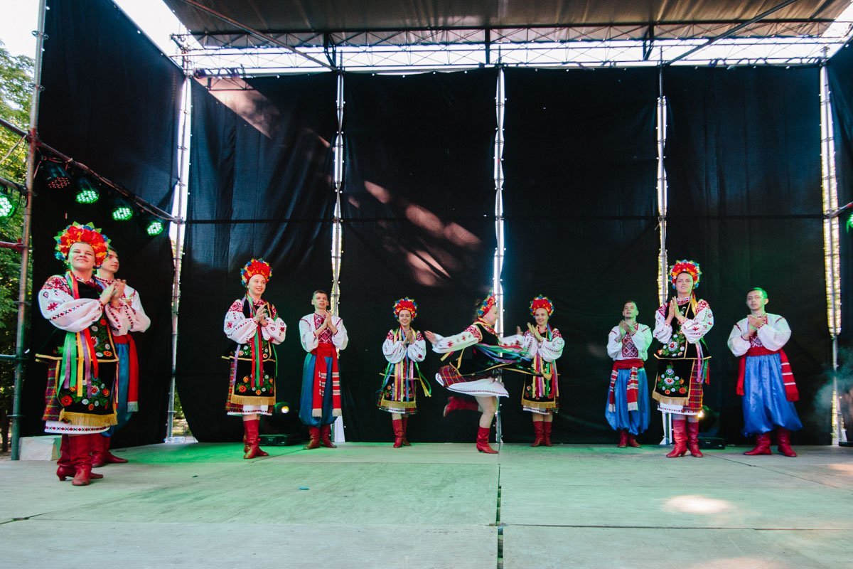 Народные танцы - это обязательный ритуал любого мероприятия Народные танцы - это обязательный ритуал любого мероприятия