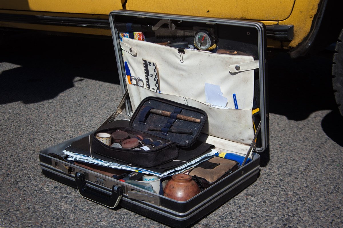 С машины сняли отпечатки С машины сняли отпечатки