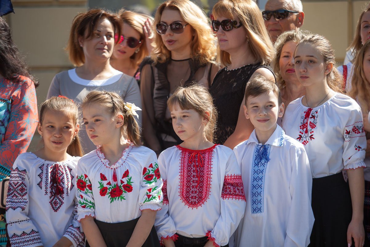 Школьники были одеты в народные костюмы