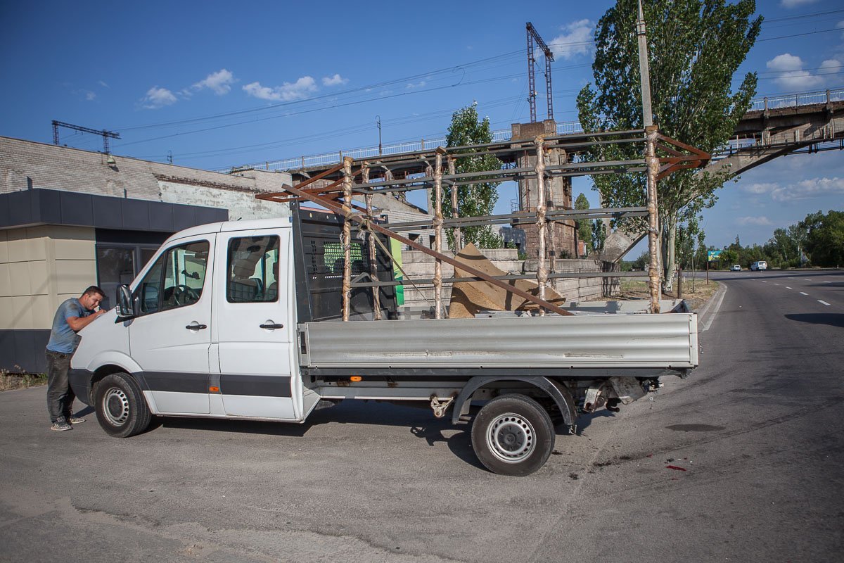 Автомобили двигались в сторону Игрени, как Chevrolet влетел в Mercedes