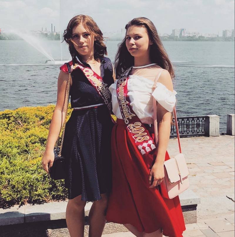 Набережная - самое фотографируемое место для выпускников