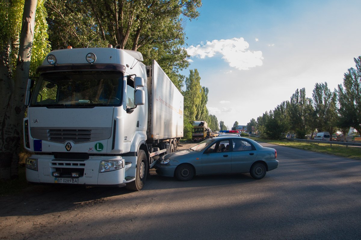 ДТП случилось на Донецком шоссе ДТП случилось на Донецком шоссе