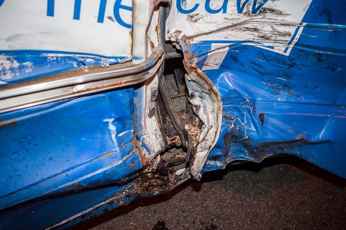 А от удара осталась глубокая вмятина