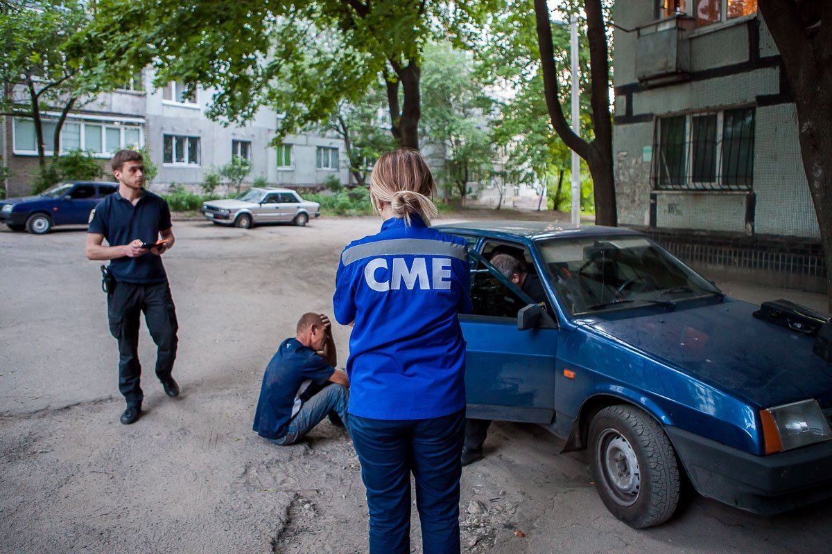 На месте трагедии работают судмедэксперты