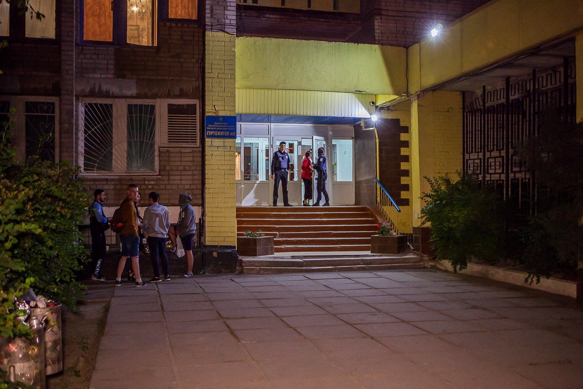 После общения с полицией компания покинула локацию