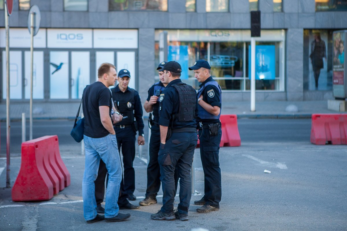 Также выяснилось, что мужчина находится в розыске Также выяснилось, что мужчина находится в розыске