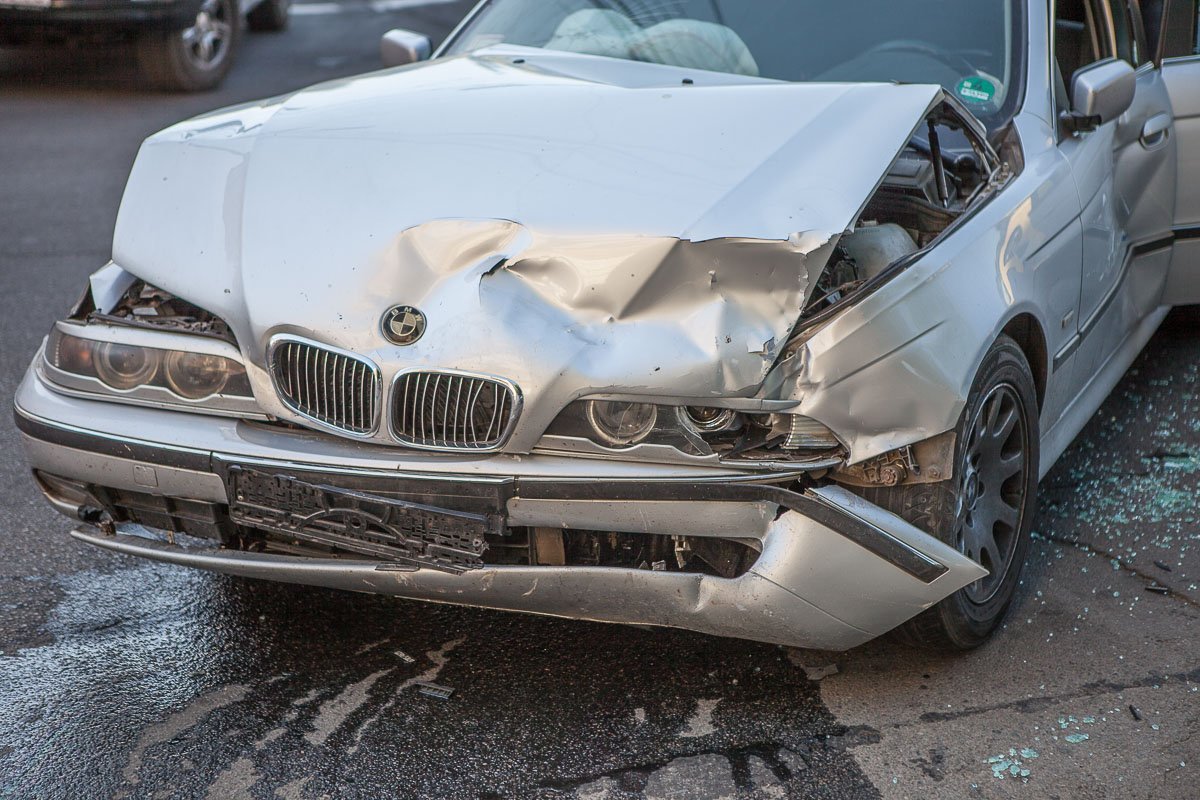 Автомобили сильно пострадали Автомобили сильно пострадали