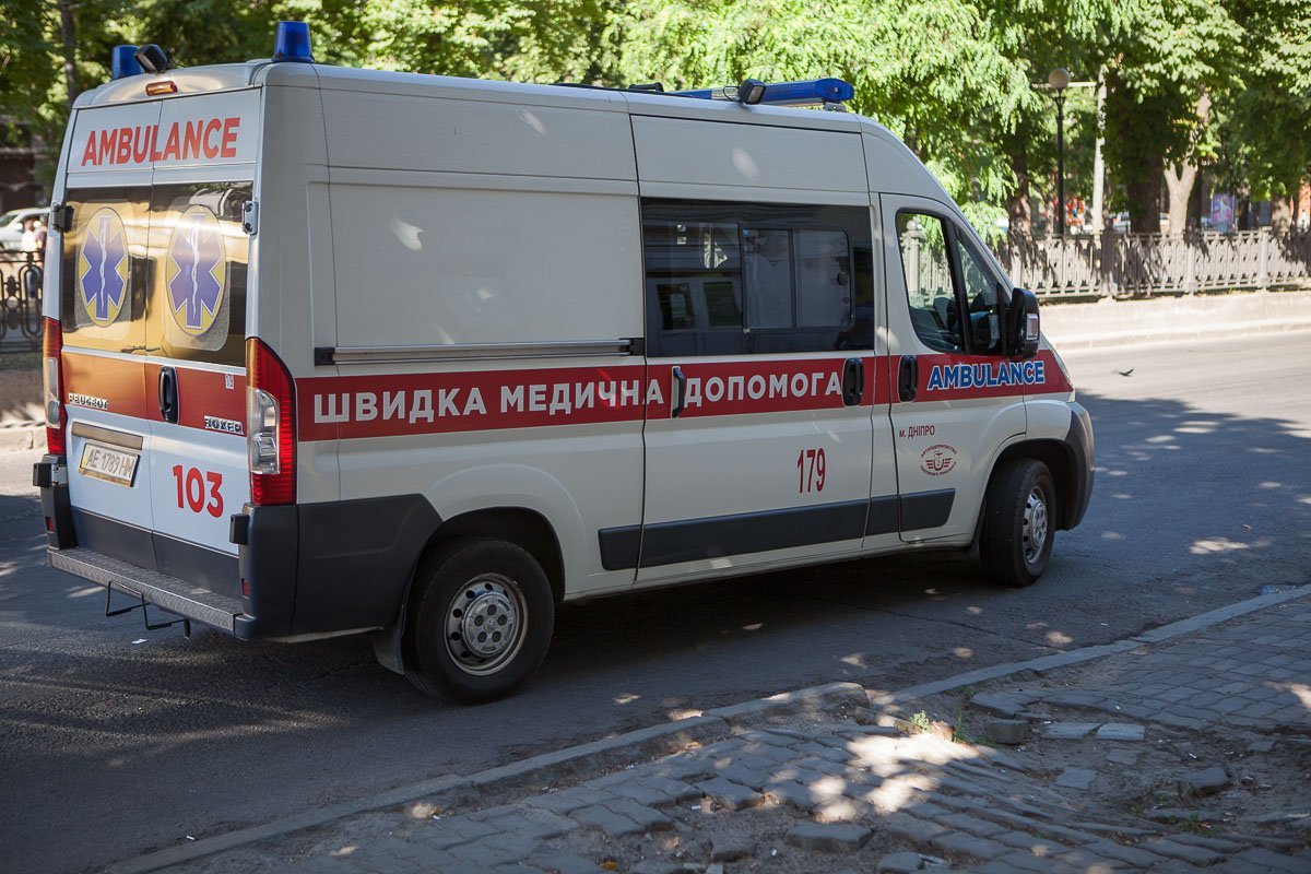 Медики оказали пострадавшей первую помощь и доставили в больницу Медики оказали пострадавшей первую помощь и доставили в больницу