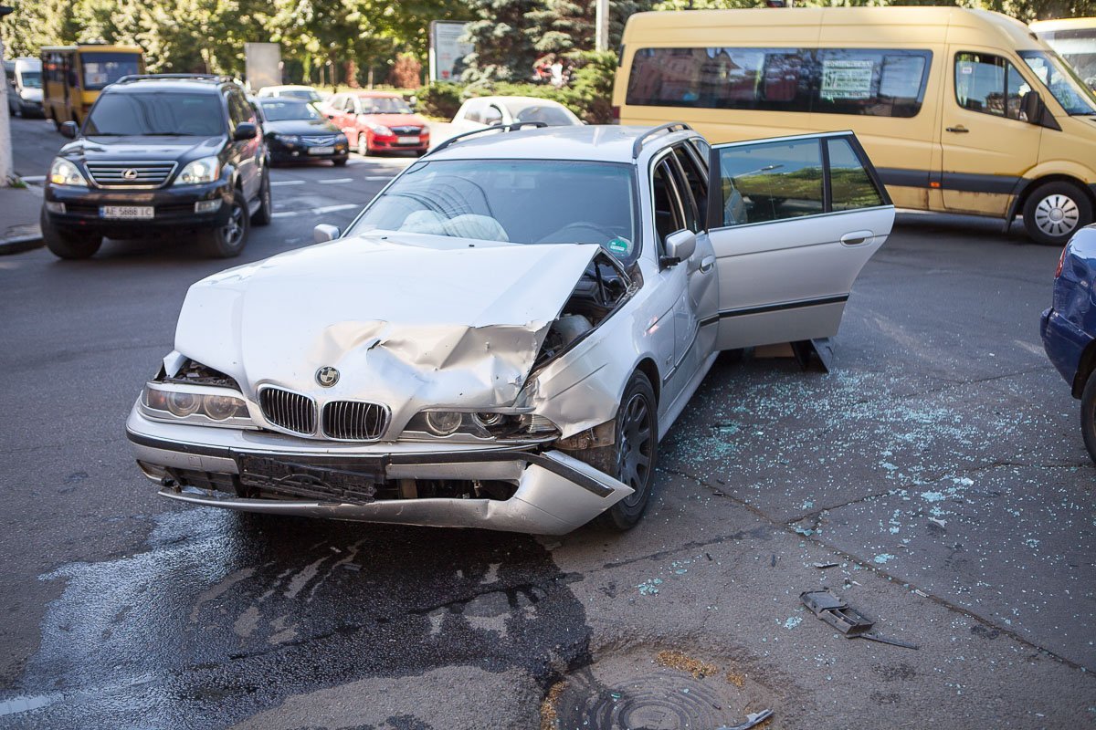 Из-за ДТП движение транспорта затруднено Из-за ДТП движение транспорта затруднено