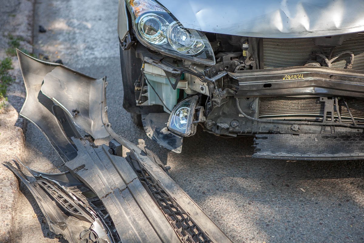 При аварии оба автомобиля пострадали