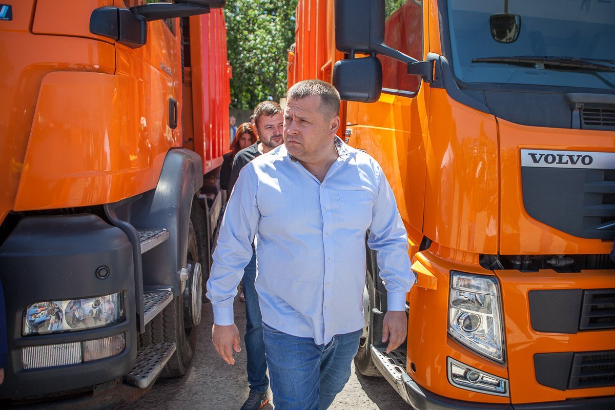 Теперь вывозом мусора будет заниматься 3 коммунальные фирмы Теперь вывозом мусора будет заниматься 3 коммунальные фирмы