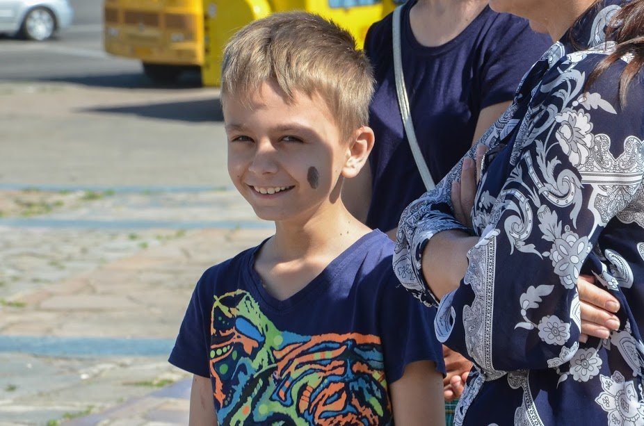 Дети спешат в цирк