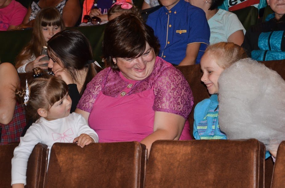 Для детей - памятные подарки, сладости