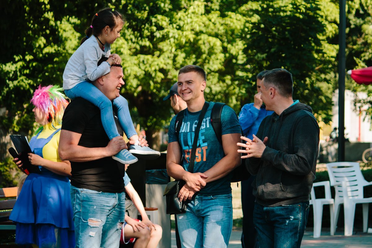 Малыши, которые не принимали участие в состязании, провели время не менее весело Малыши, которые не принимали участие в состязании, провели время не менее весело