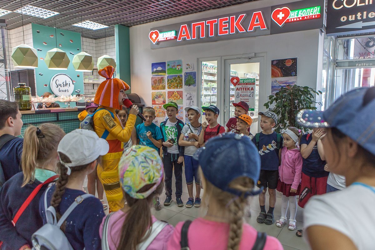 Фиксики приглашали каждого побороться в различных конкурсах за сладкие призы. Фиксики приглашали каждого побороться в различных конкурсах за сладкие призы.
