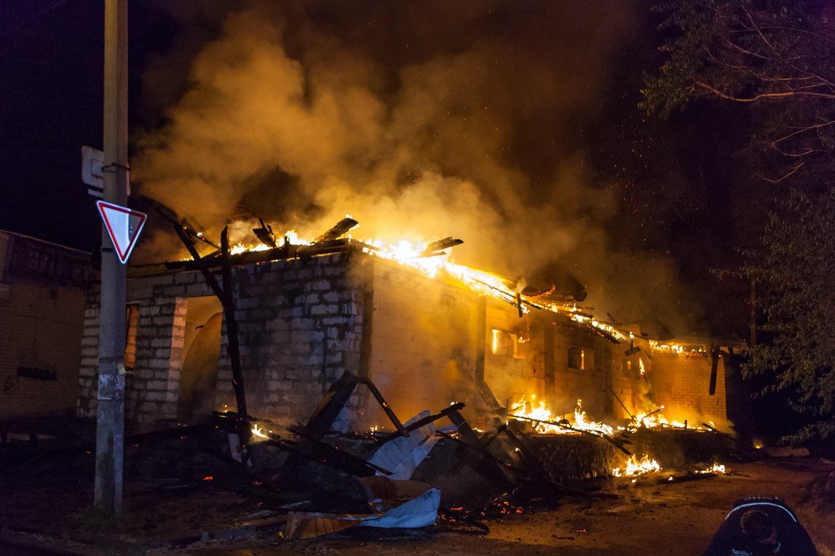 Дом загорелся около 3:15