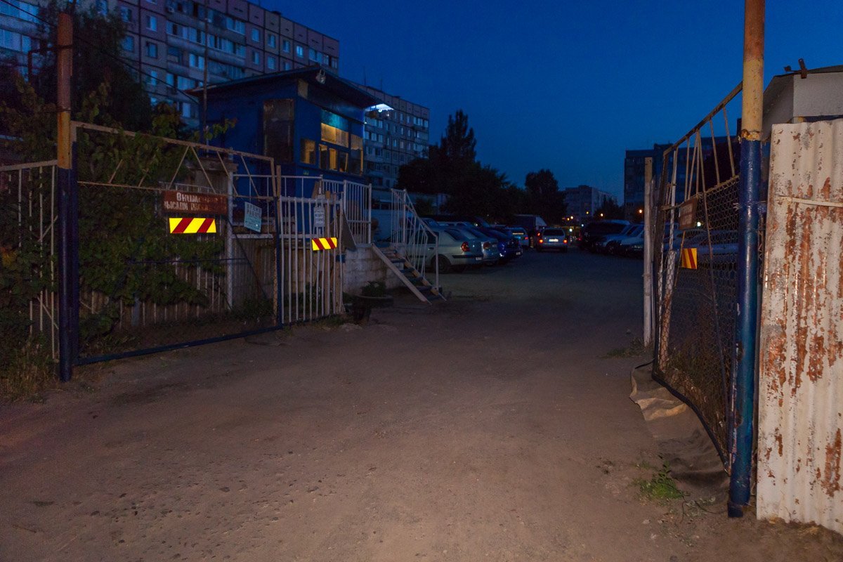 Автомобиль задержали на парковке на улице Терещенковской