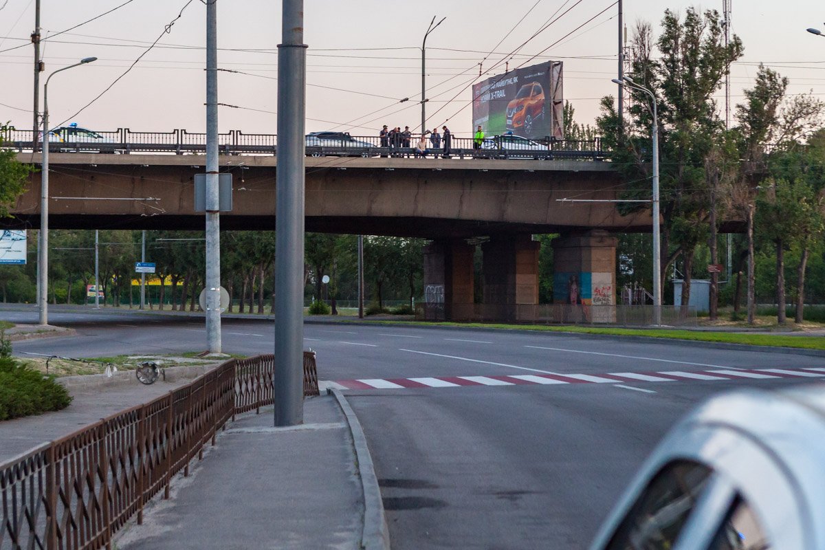 Мужчина пытался спрыгнуть с Кайдакского моста