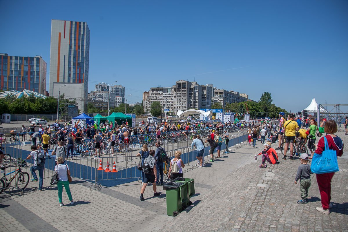 Фестивальный причал оккупировали спортсмены Фестивальный причал оккупировали спортсмены