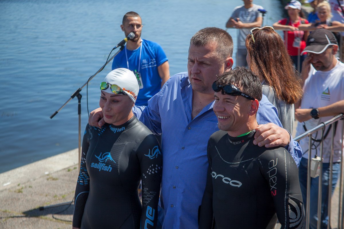 Борис Филатов с женой - Мариной - и паратриатлонистом Борис Филатов с женой - Мариной - и паратриатлонистом
