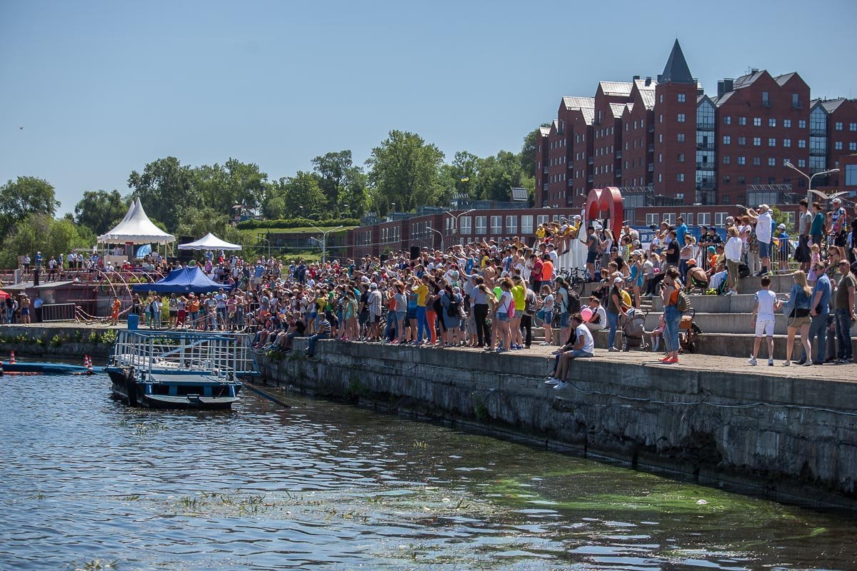 Многочисленная группа поддержки Многочисленная группа поддержки