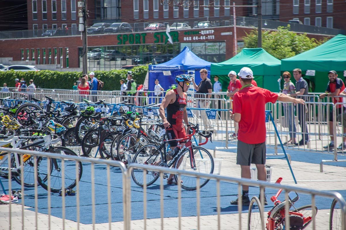 Кураторы турнира помогали участникам сориентироваться на местности Кураторы турнира помогали участникам сориентироваться на местности