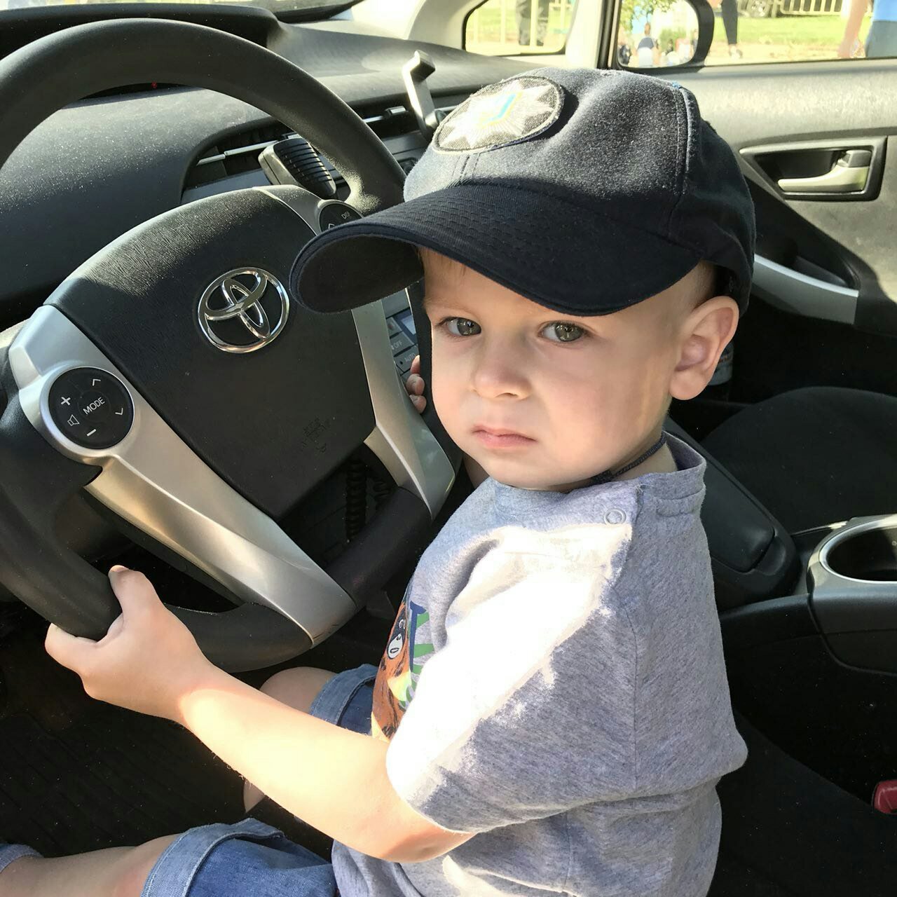 Такой маленький и такой серьезный малыш 