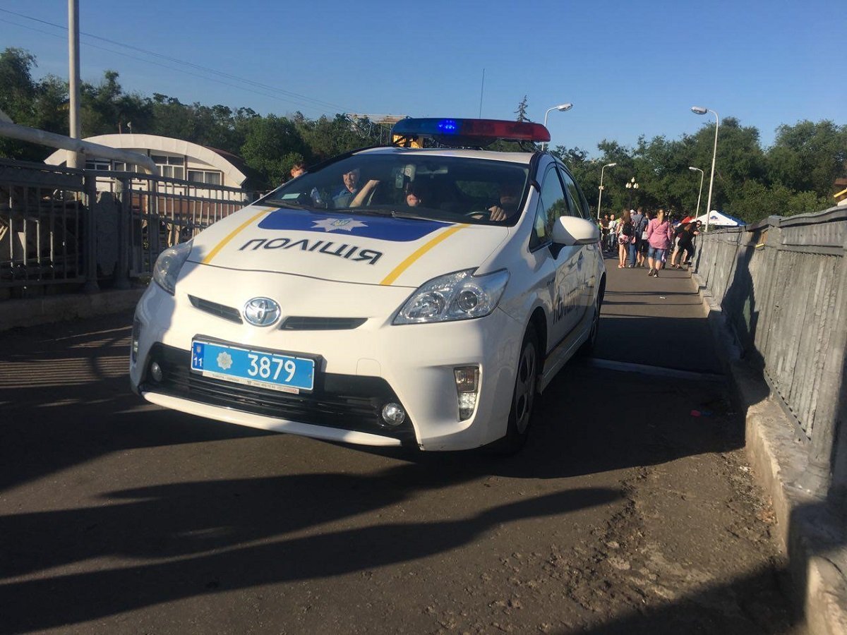 На пешеходном мосту к Монастырскому острову подрезали 30-летнего мужчину На пешеходном мосту к Монастырскому острову подрезали 30-летнего мужчину