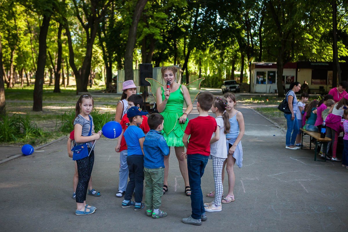Фея успевала поиграть с каждым малышом Фея успевала поиграть с каждым малышом