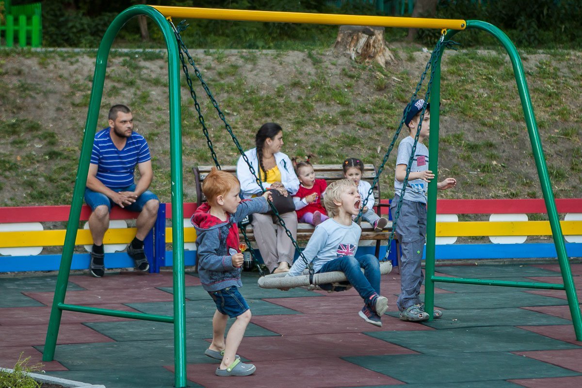 Качели были на расхват Качели были на расхват