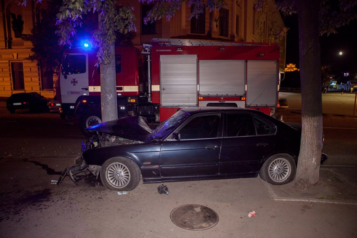 С места водителя забрала скорая помощь