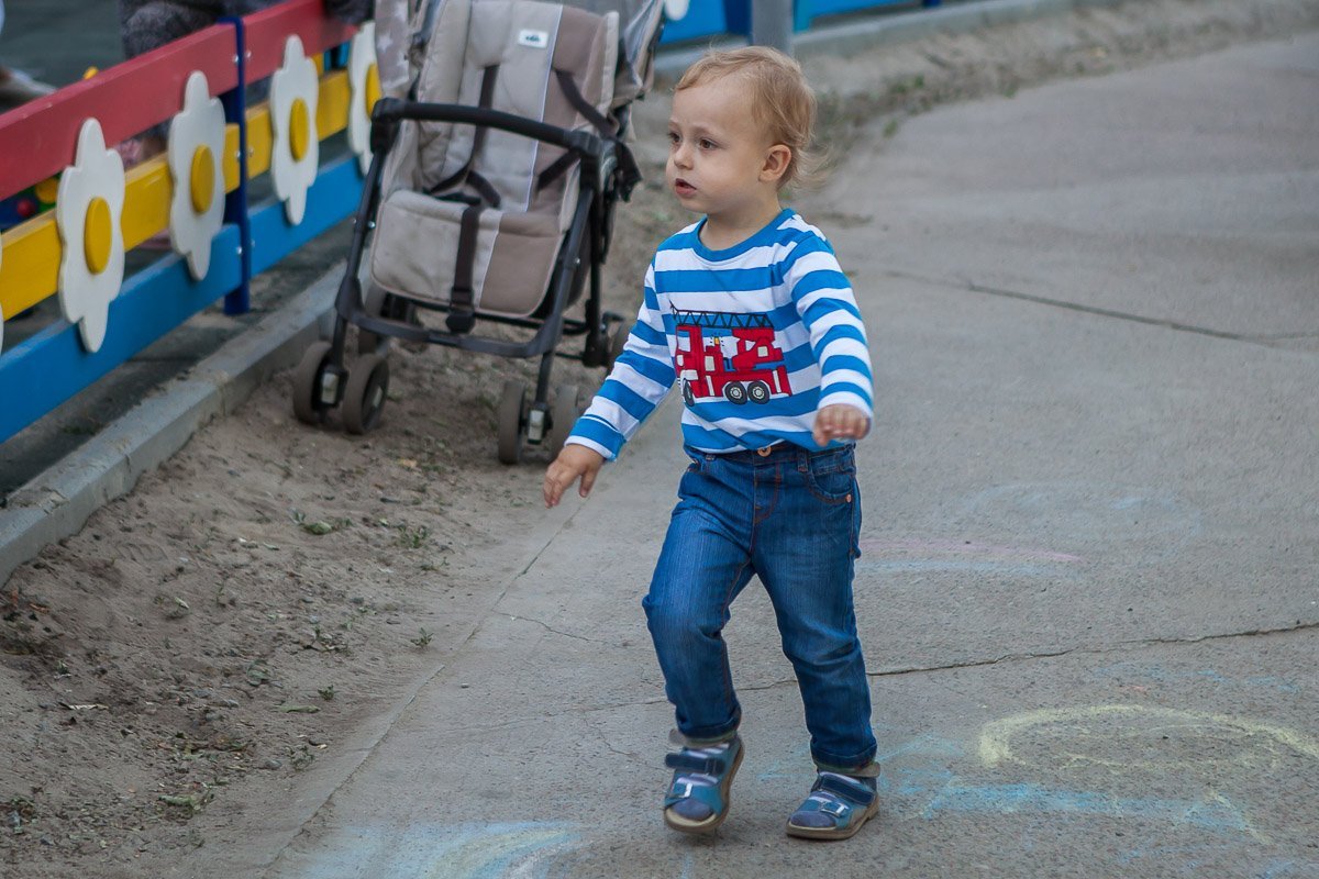 Подрастающий спасатель спешит на помощь Подрастающий спасатель спешит на помощь