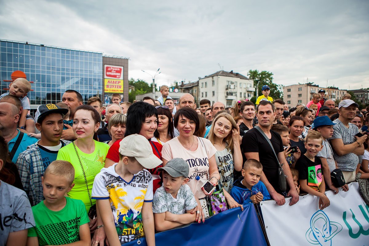 Соревнования собрали на площади немало зрителей