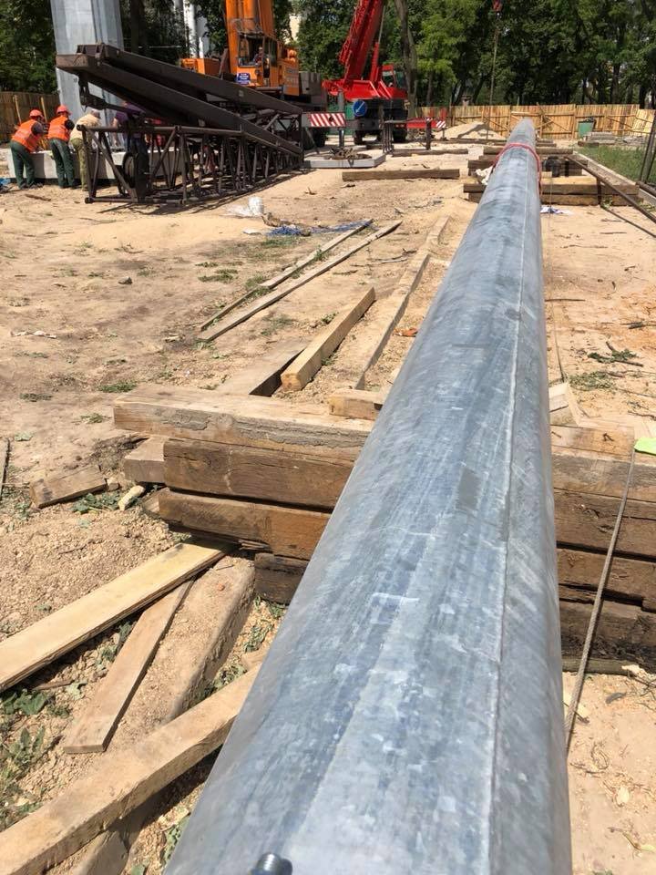 Вторую секцию флагштока установят утром 4 июня Вторую секцию флагштока установят утром 4 июня