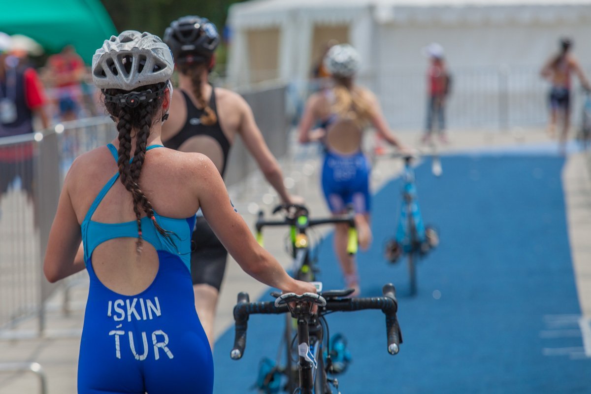 Участники должны преодолеть всю дистанцию за определенное время, при этом прохождение каждого этапа также лимитировано Участники должны преодолеть всю дистанцию за определенное время, при этом прохождение каждого этапа также лимитировано