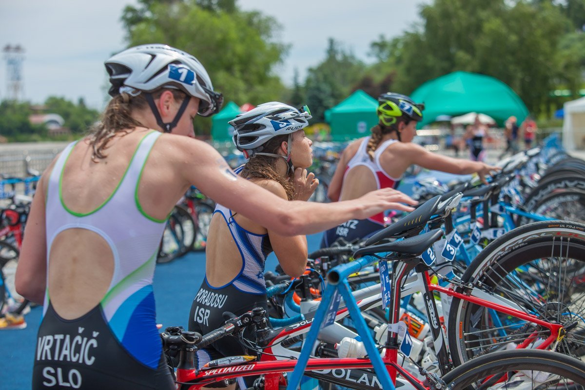 В юниорах выступали юноши и девушки В юниорах выступали юноши и девушки