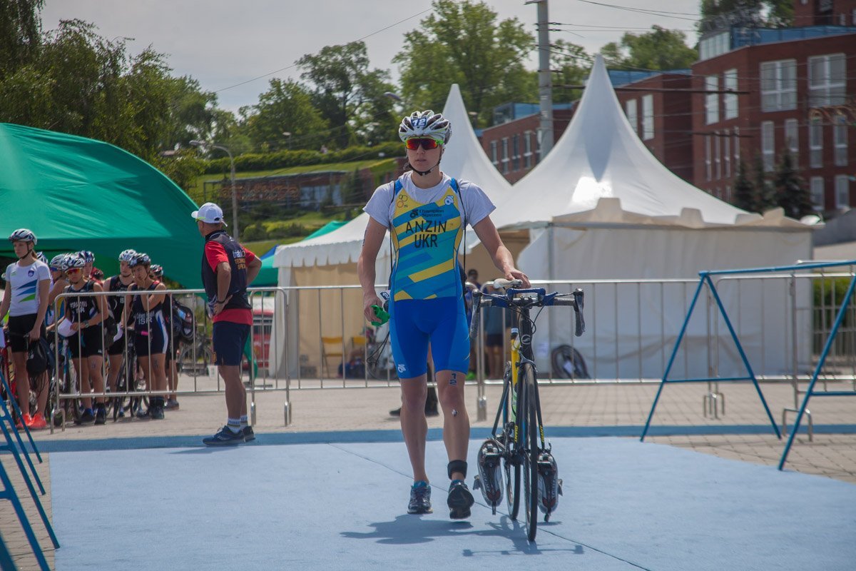 Десятки спортсменов испытали свою выдержку Десятки спортсменов испытали свою выдержку