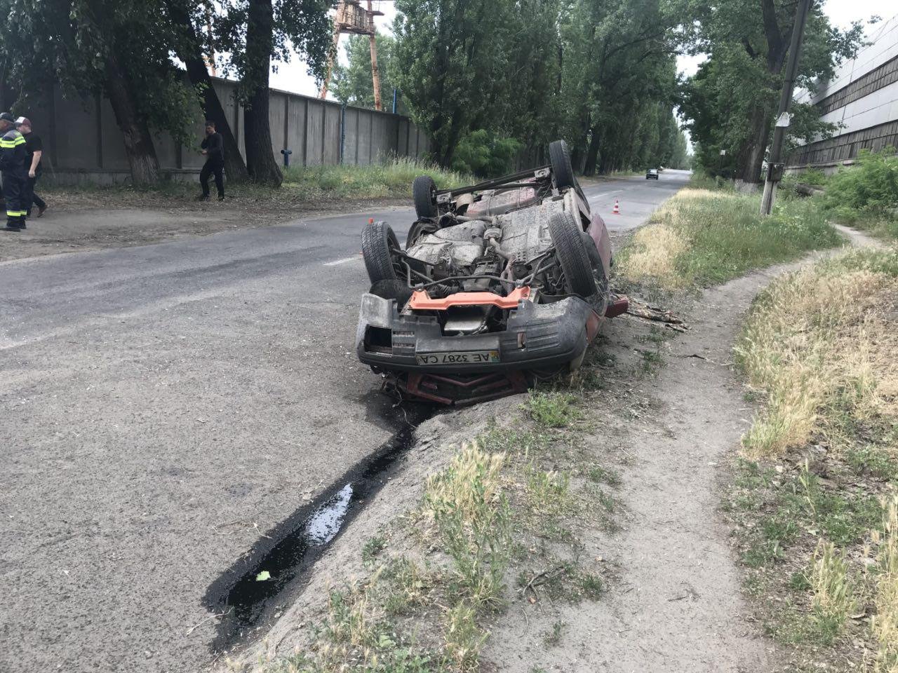 Водитель автомобиля выжил, его доставили в больницу Водитель автомобиля выжил, его доставили в больницу